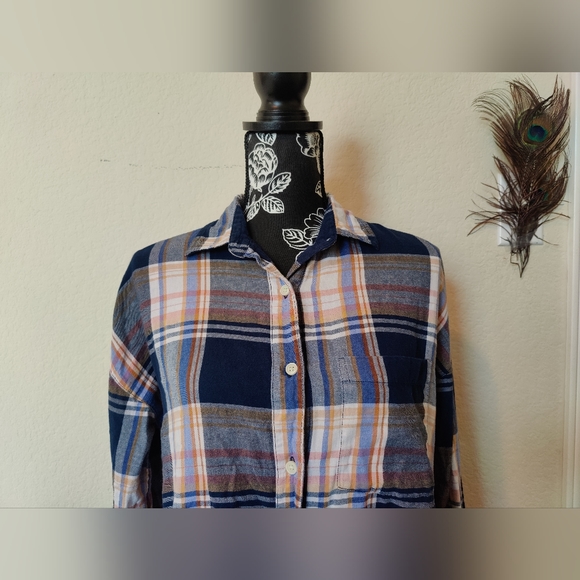 Old Navy flannel button down "boyfriend shirt" (Medium) π©·ππ€π©· - Picture 2 of 16